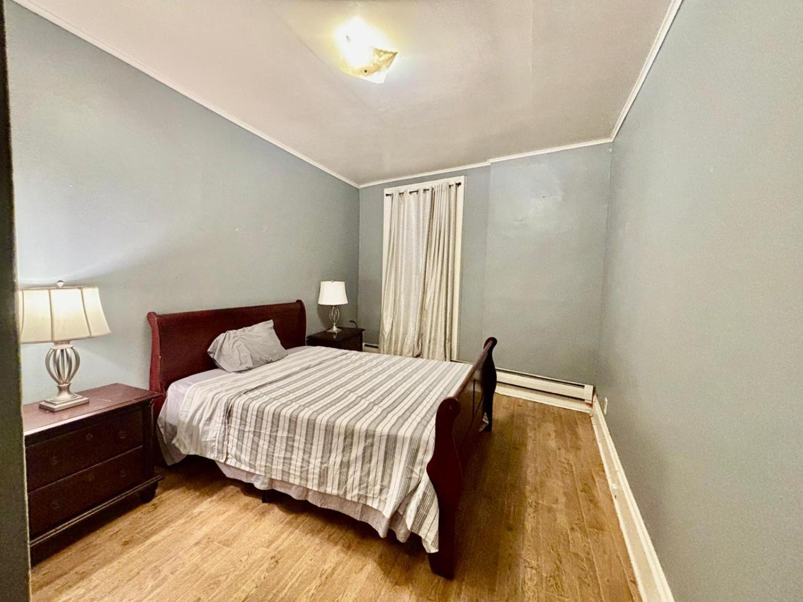 Penn Station Room Motel Casa Newark Bagian luar foto